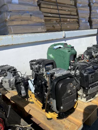 Anlieferung beschädigter Inverter-Generatoren im Lagerhof