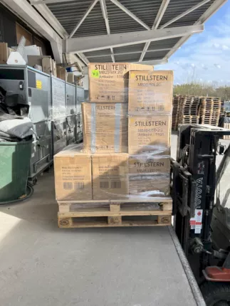 Ungeprüfte Elektronik aus Restposten am Lagerdock