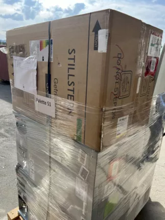 Kühlschränke und Mini-Backöfen als C-Ware verpackt