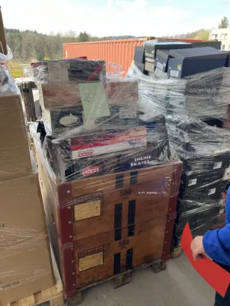 Palettenweise Markenschuhe aus der Schweiz bei Liquidato