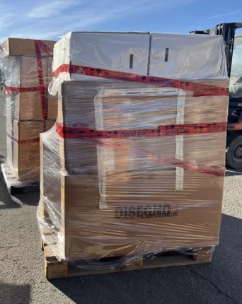 Hochwertige Badkeramik als A- und B-Ware in Folie verpackt