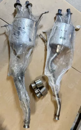 Endschalldämpfer aus Edelstahl, teils originalverpackt