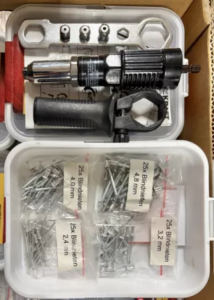 Handwerkzeug aus dem übernommenen Lagerbestand