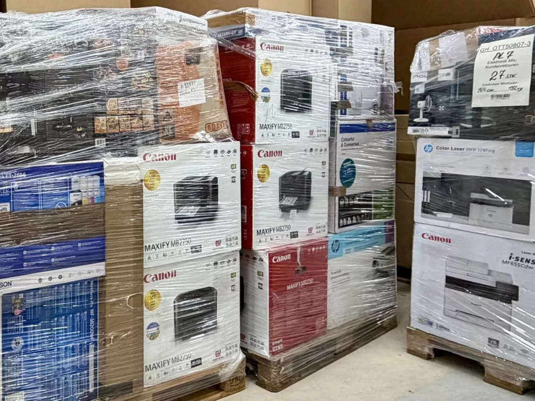 IT-Hardware verkaufen: Paletten mit shrink-verpackten Drucker-Restposten (Canon, Epson, HP) als Kundenretouren